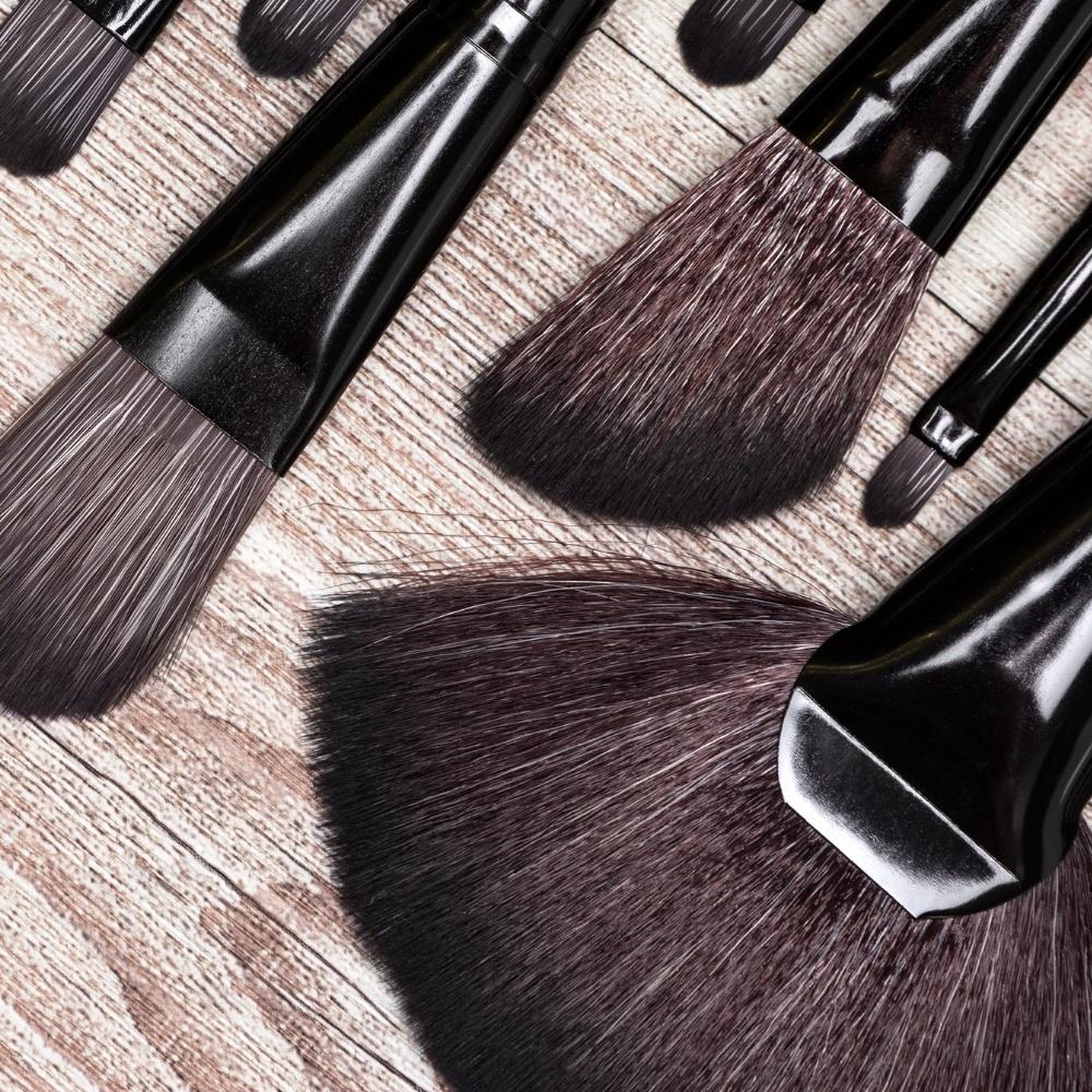 Celavi Premium Fan Brush | Shop Amina Beauty